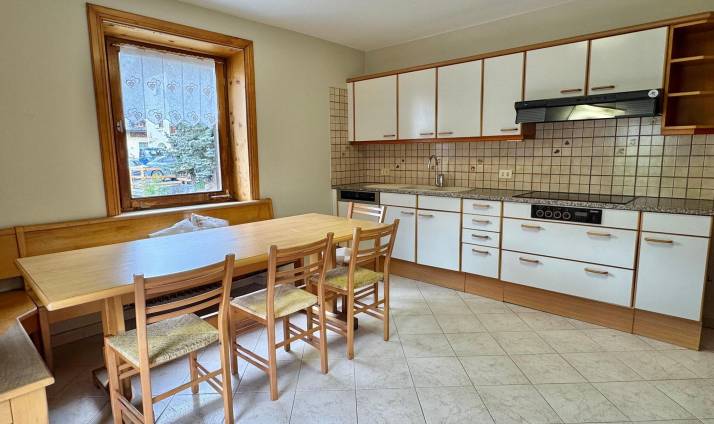 Apartment with 3 Bedrooms  Flo Apartment